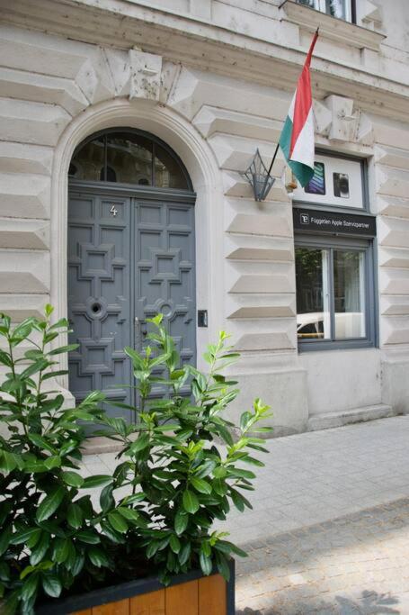 Standard Apartment By Hi5- Podmaniczky Street Budapeste Exterior foto