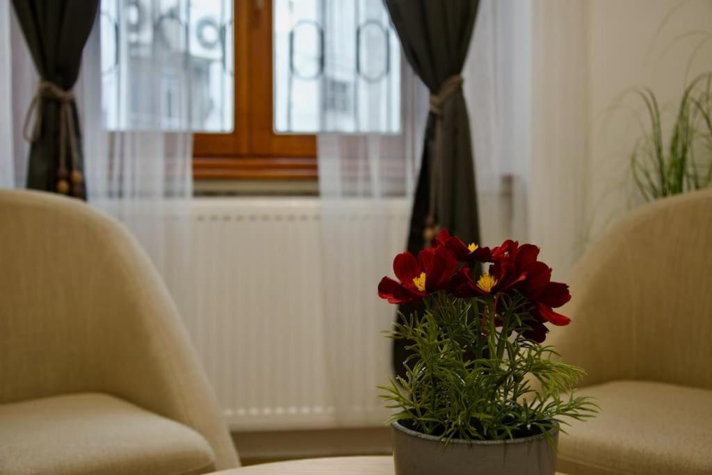 Standard Apartment By Hi5- Podmaniczky Street Budapeste Exterior foto